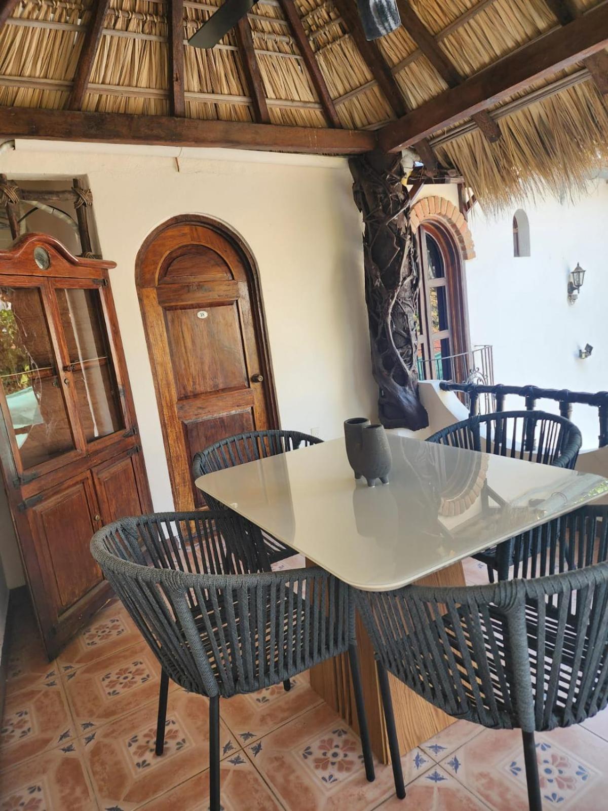 Отель Esencia Puerto Escondido Пуэрто-Эскондидо Экстерьер фото